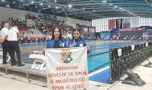 ardahanli sporcular samsun da madalyaya yuzduler 8203